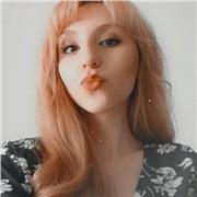 Etudiante en architecture, native de France, donne des cours de français